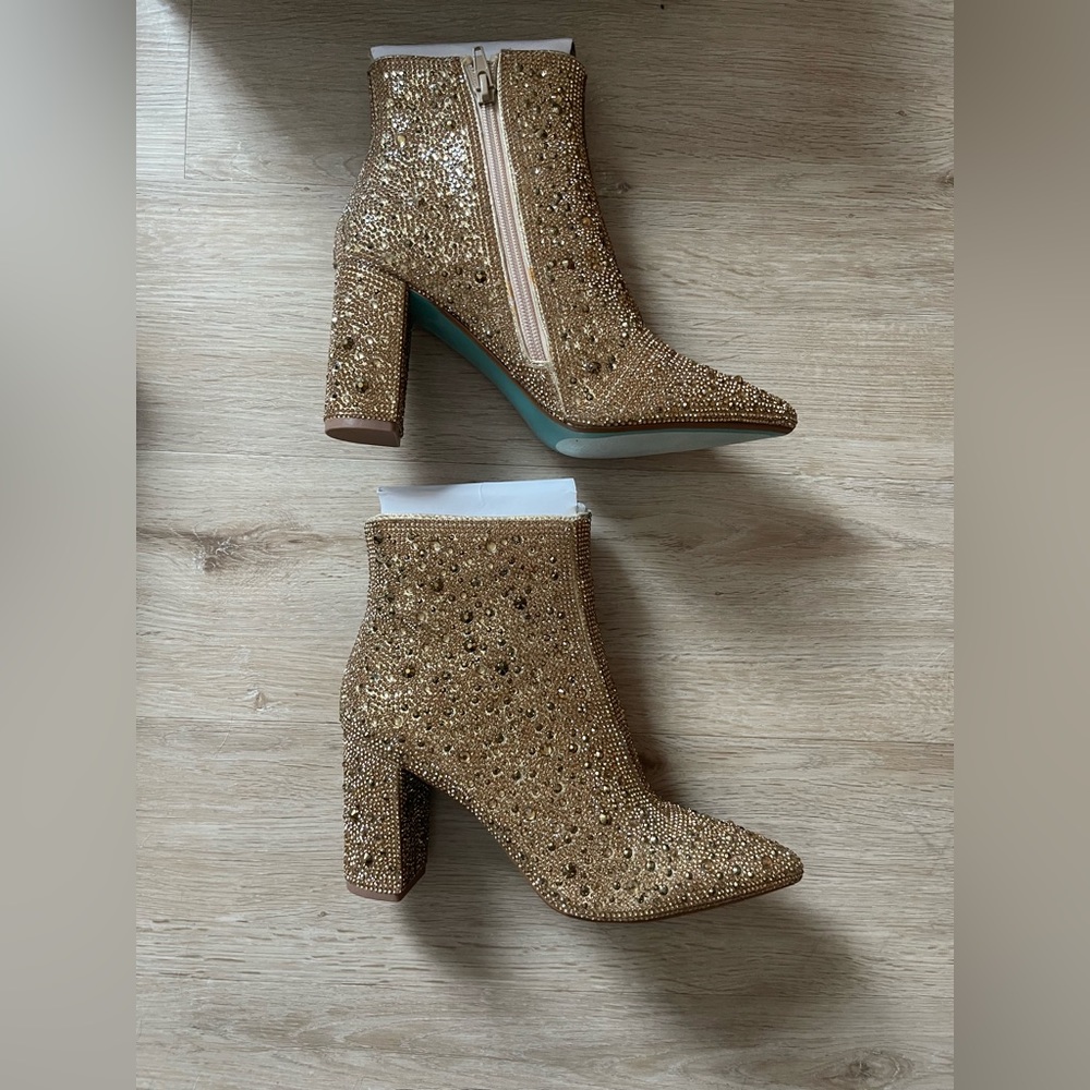 BETSEY JOHNSON, SZ 5.5, GOLD GLITTER BOOTIES